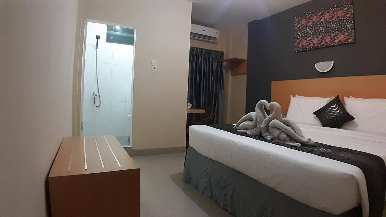 New Gentala Hotel Medan Esterno foto