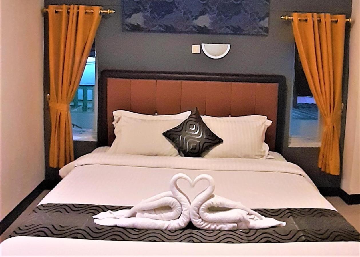 New Gentala Hotel Medan Esterno foto