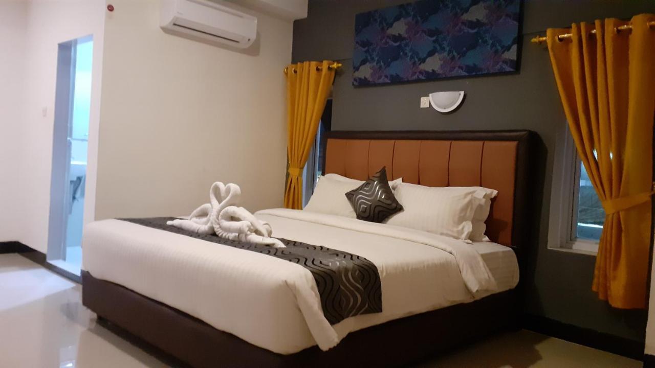 New Gentala Hotel Medan Esterno foto
